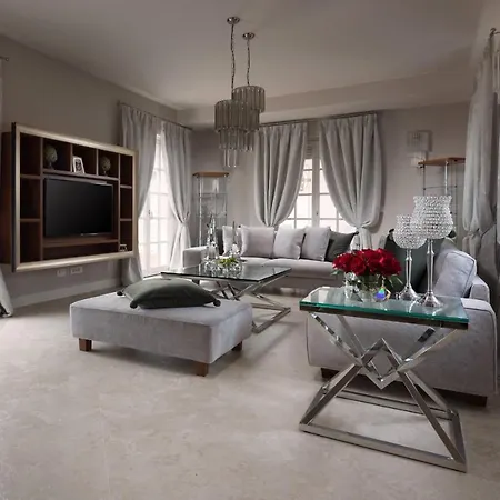 Villa Aurora By Hmz *